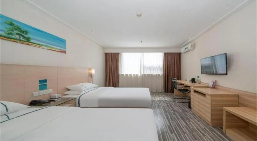 Bed in City Comfort Inn Maoming High Speed Railway Station Wenming Road