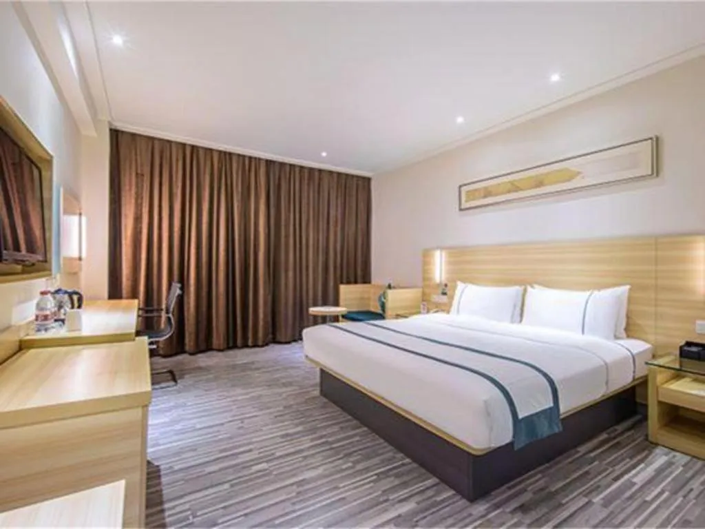 Bed in City Comfort Inn Maoming High Speed Railway Station Wenming Road