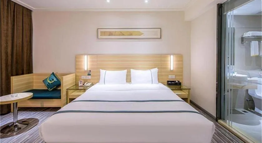 Bed in City Comfort Inn Maoming High Speed Railway Station Wenming Road