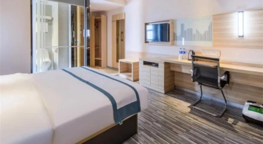 Bed in City Comfort Inn Maoming High Speed Railway Station Wenming Road