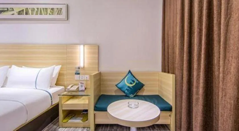 Bed in City Comfort Inn Maoming High Speed Railway Station Wenming Road