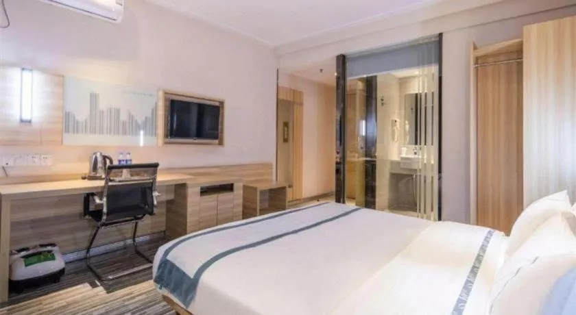 Bed in City Comfort Inn Maoming High Speed Railway Station Wenming Road