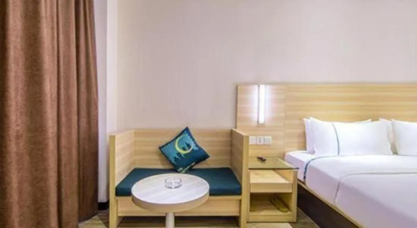 Bed in City Comfort Inn Maoming High Speed Railway Station Wenming Road