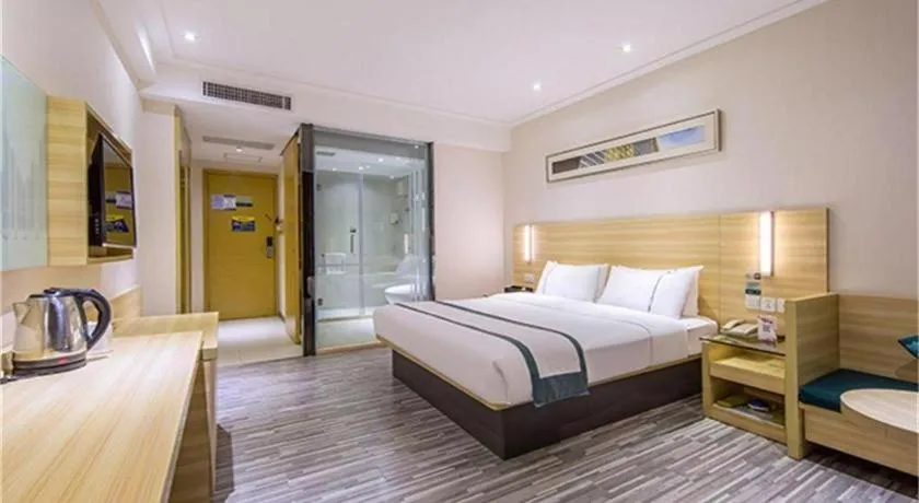 Bed in City Comfort Inn Maoming High Speed Railway Station Wenming Road