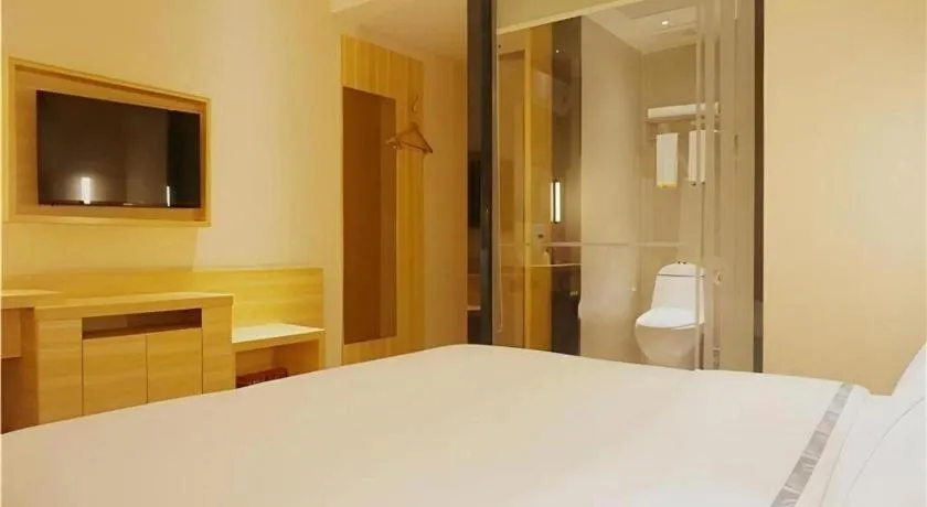 Bed in City Comfort Inn Maoming High Speed Railway Station Wenming Road