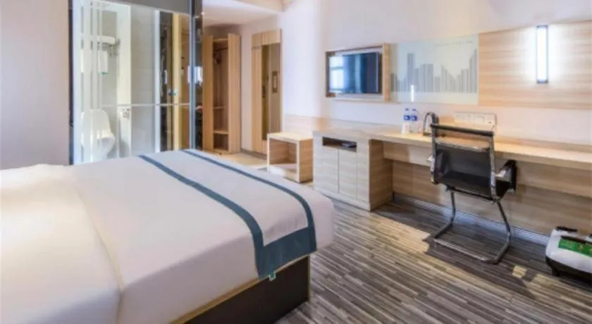 Bed in City Comfort Inn Maoming High Speed Railway Station Wenming Road