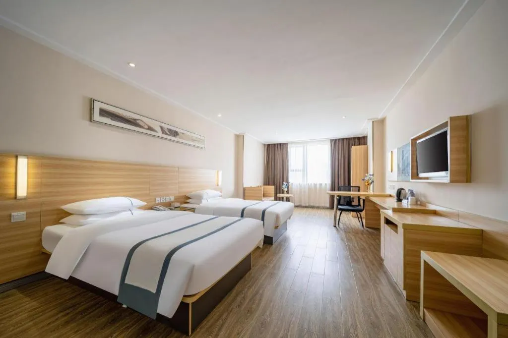 Bed in City Comfort Inn Maoming High Speed Railway Station Wenming Road