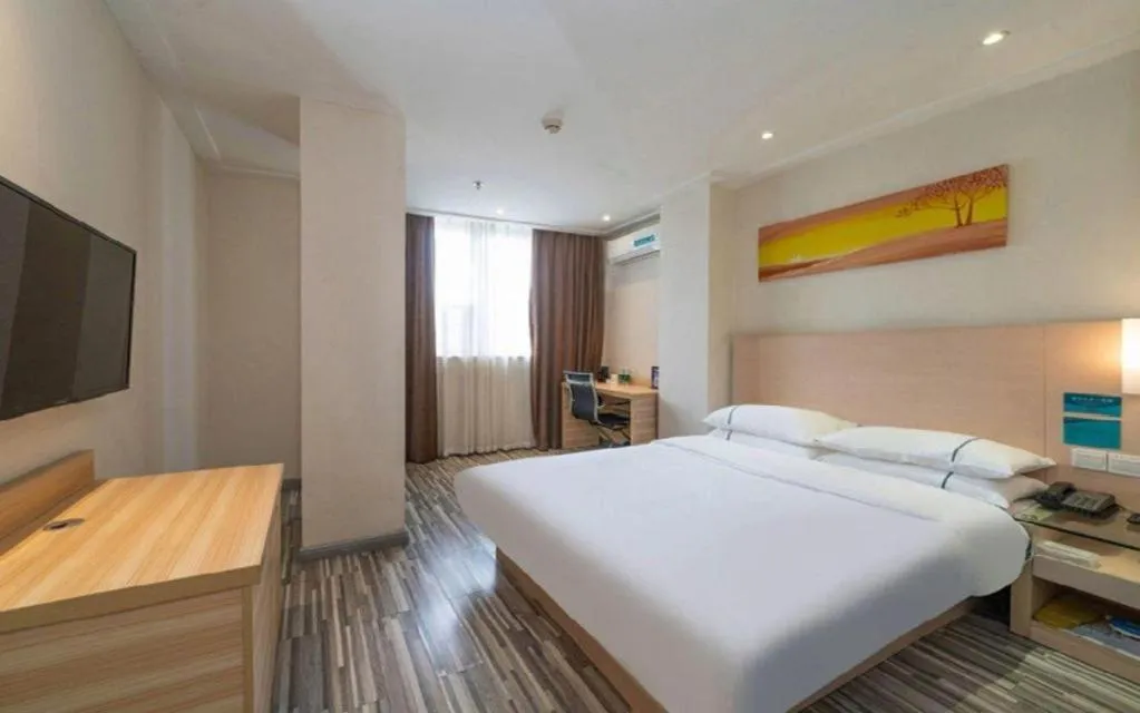 Bed in City Comfort Inn Maoming High Speed Railway Station Wenming Road
