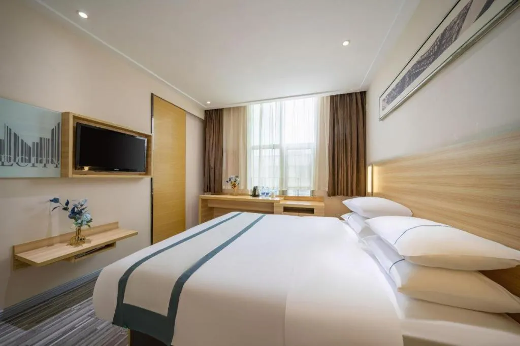 Bed in City Comfort Inn Maoming High Speed Railway Station Wenming Road