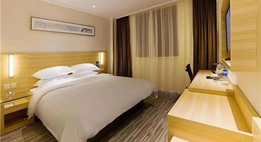 Bed in City Comfort Inn Maoming High Speed Railway Station Wenming Road