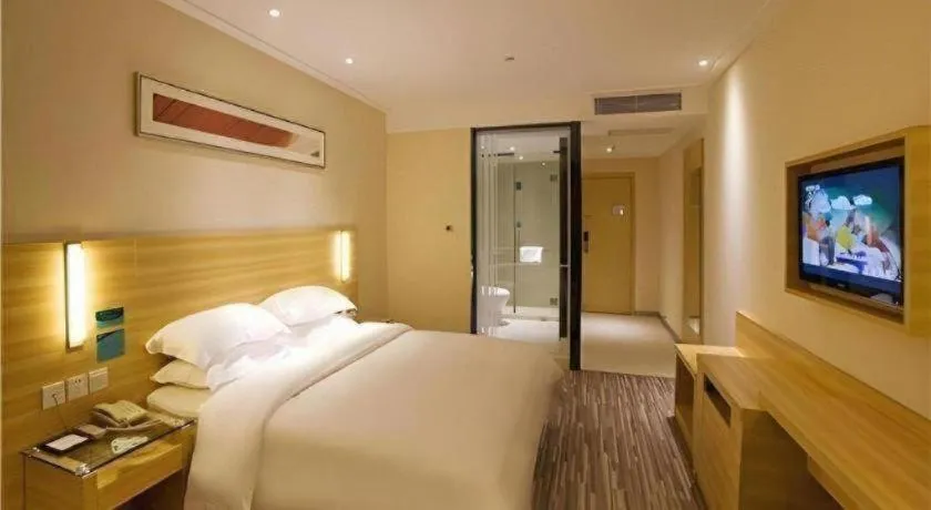 Bed in City Comfort Inn Maoming High Speed Railway Station Wenming Road