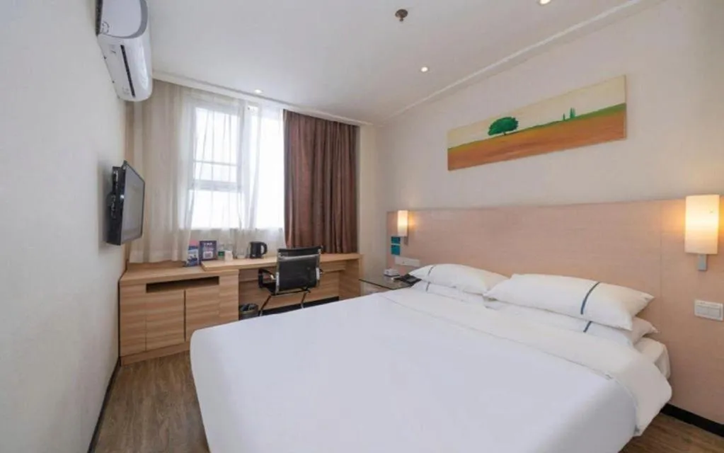 Bed in City Comfort Inn Maoming High Speed Railway Station Wenming Road