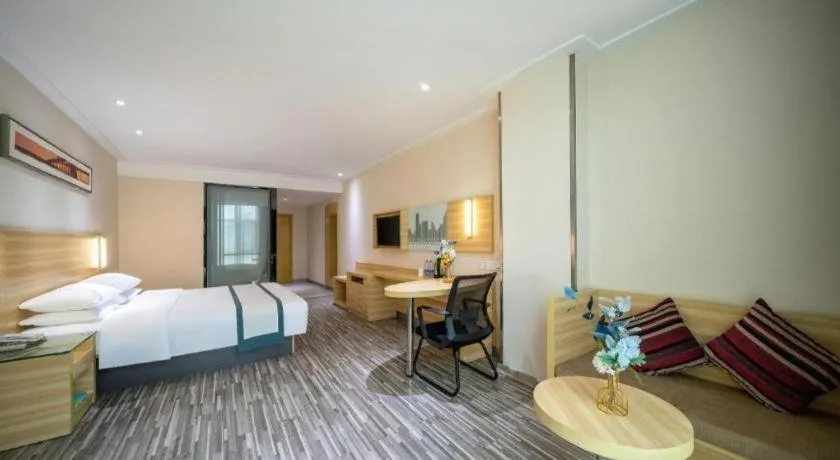 Bed in City Comfort Inn Maoming High Speed Railway Station Wenming Road