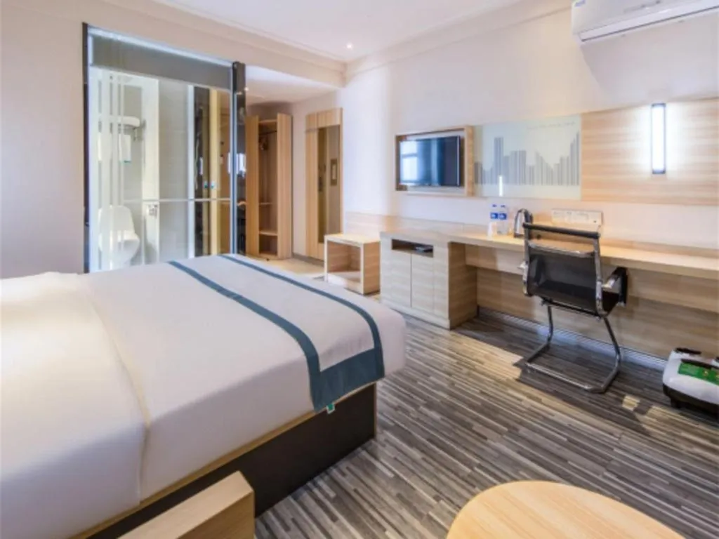 Bed in City Comfort Inn Maoming High Speed Railway Station Wenming Road