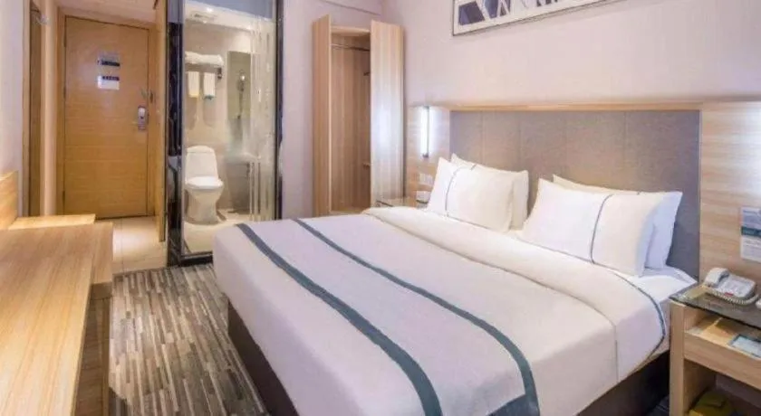 Bed in City Comfort Inn Maoming High Speed Railway Station Wenming Road