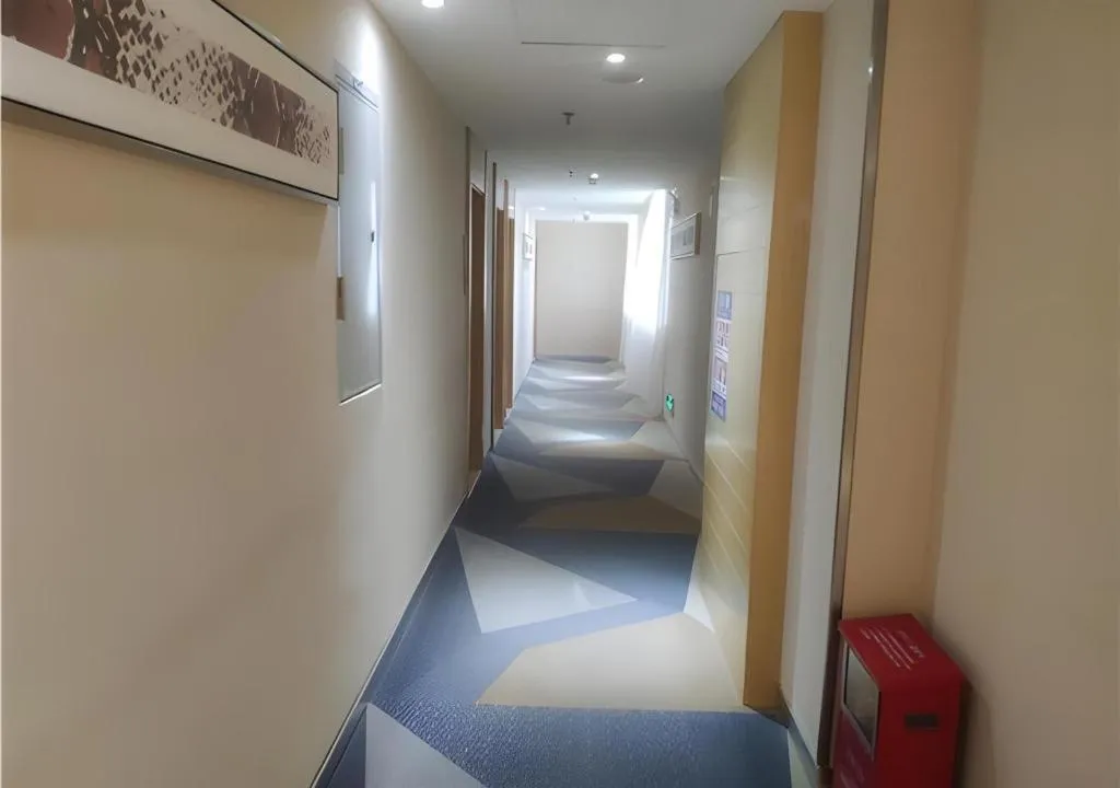 Bed in City Comfort Inn Maoming High Speed Railway Station Wenming Road