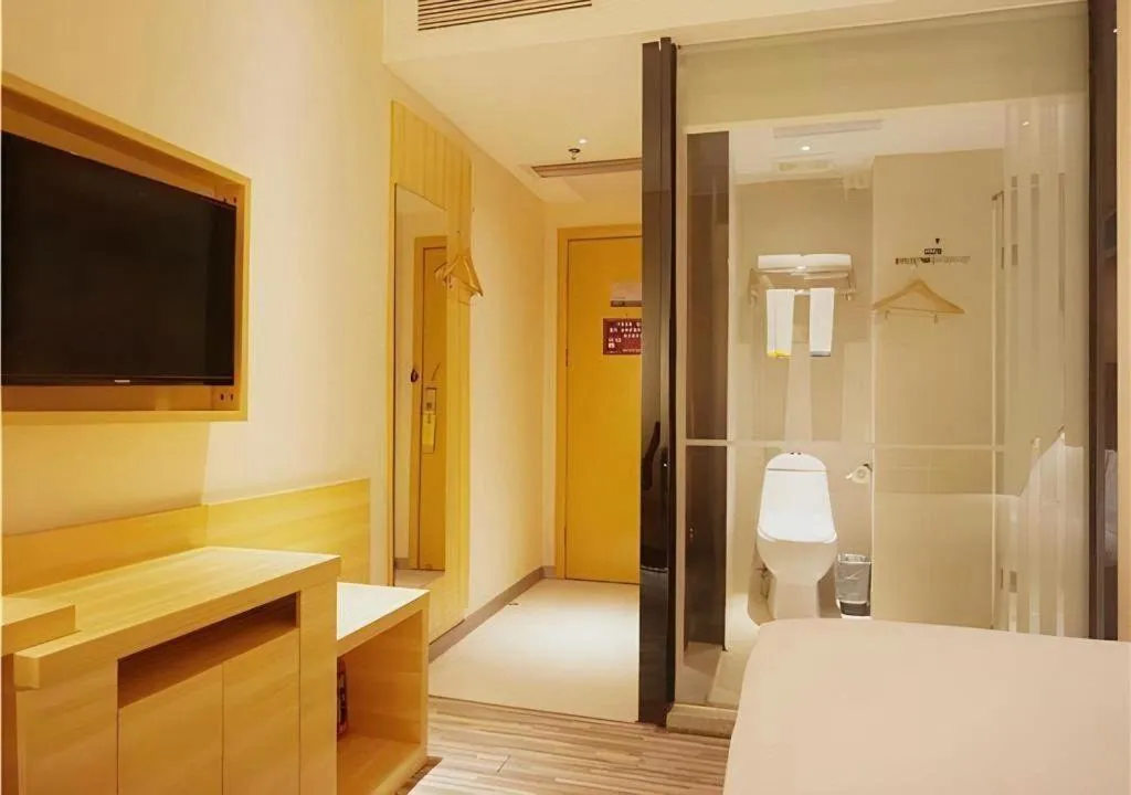 Bed in City Comfort Inn Maoming High Speed Railway Station Wenming Road