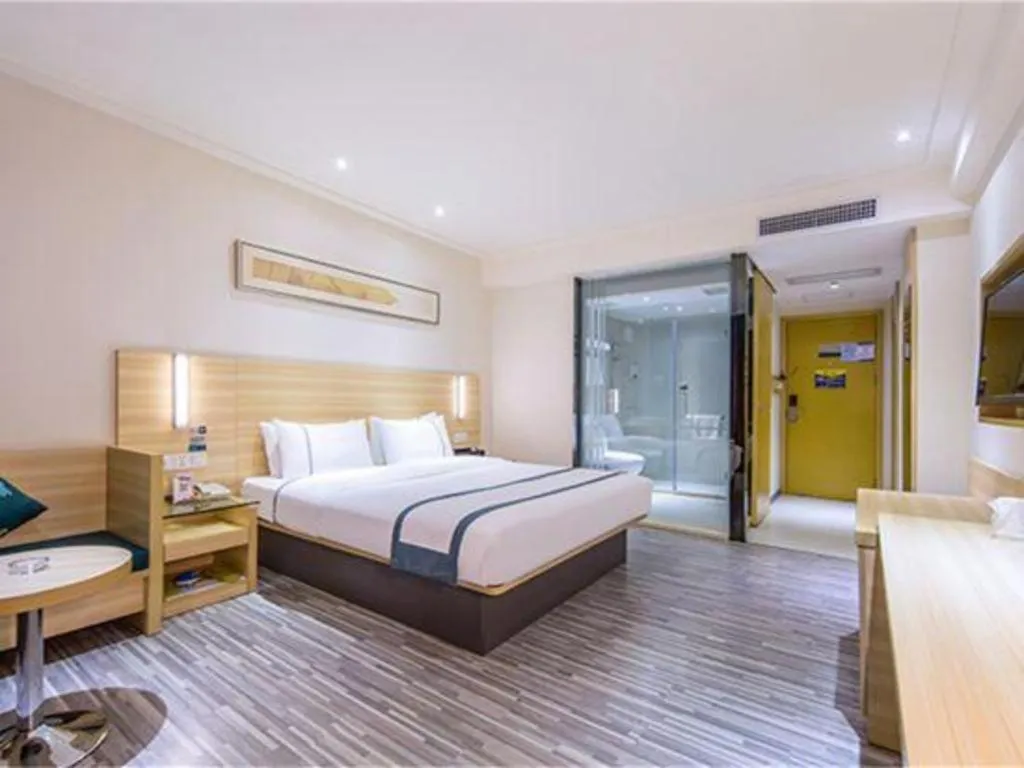 Bed in City Comfort Inn Maoming High Speed Railway Station Wenming Road