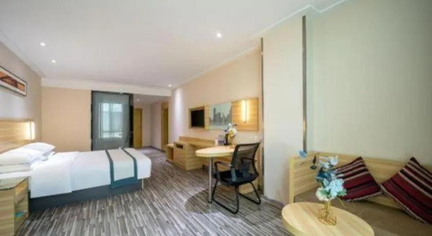 Bed in City Comfort Inn Maoming High Speed Railway Station Wenming Road