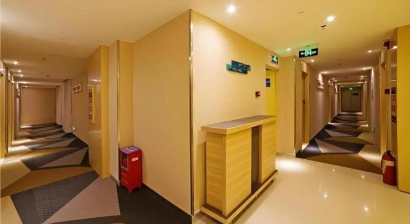 Bed in City Comfort Inn Maoming High Speed Railway Station Wenming Road