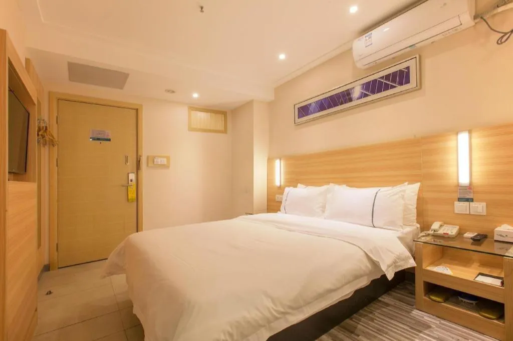 Bed in City Comfort Inn Wuhan Rui'an Street Metro Station