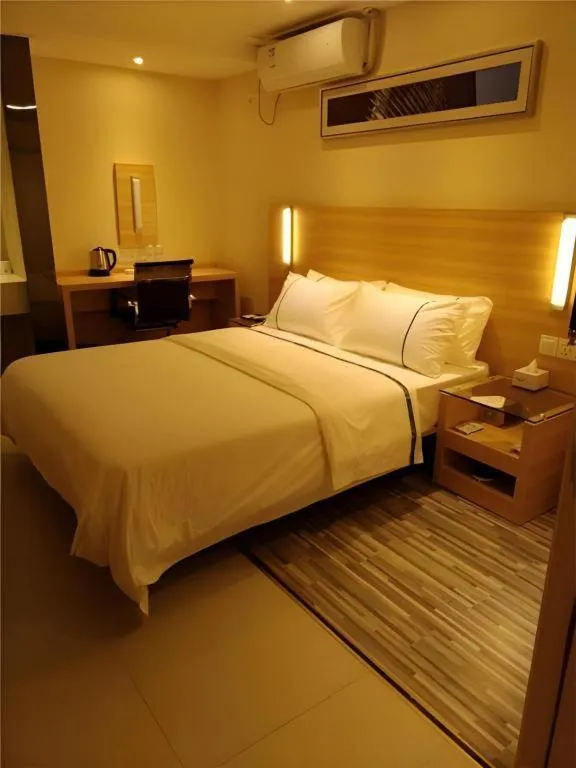 Bed in City Comfort Inn Wuhan Rui'an Street Metro Station