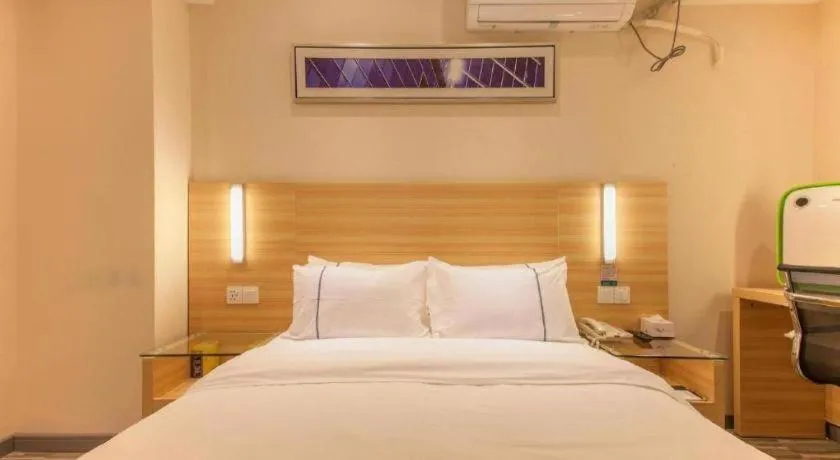 Bed in City Comfort Inn Wuhan Rui'an Street Metro Station