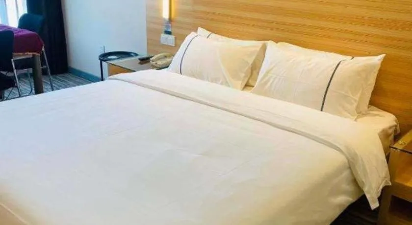 Bed in City Comfort Inn Wuhan Rui'an Street Metro Station