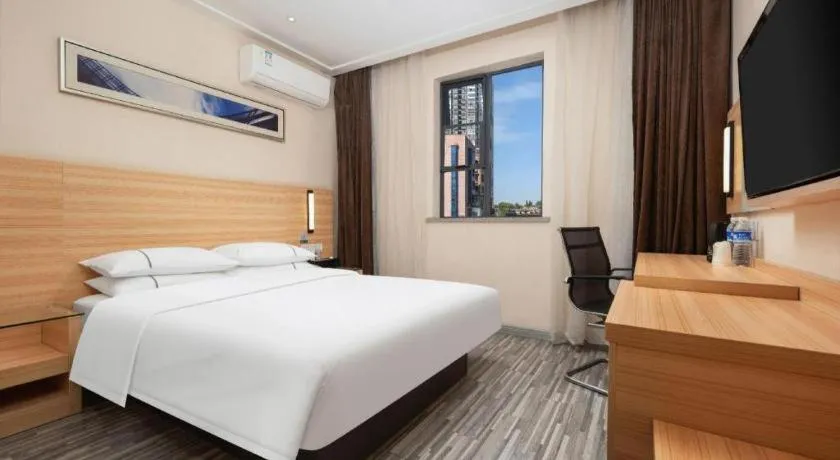 Bed in City Comfort Inn Wuhan Rui'an Street Metro Station