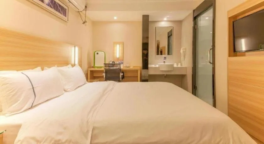 Bed in City Comfort Inn Wuhan Rui'an Street Metro Station