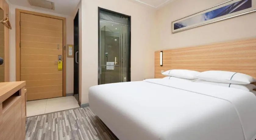 Bed in City Comfort Inn Wuhan Rui'an Street Metro Station