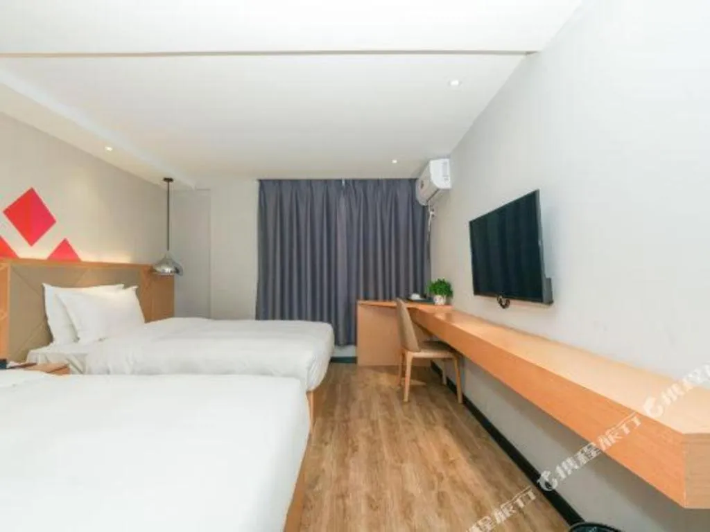 Bed in Borrman Hotel Zhuhai Gongbei Port Fuhuali Light Rail