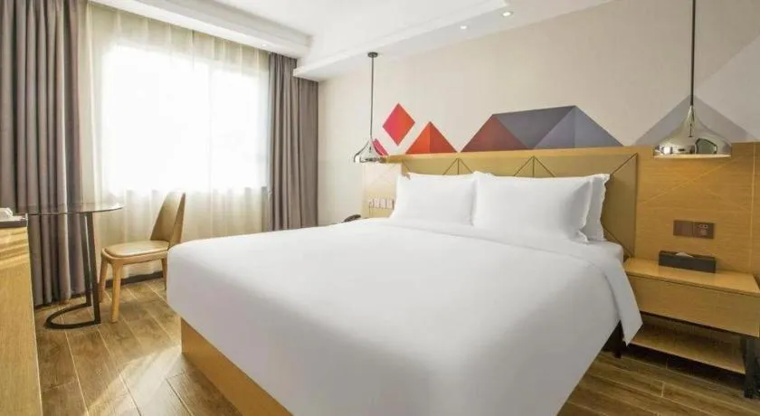 Bed in Borrman Hotel Zhuhai Gongbei Port Fuhuali Light Rail