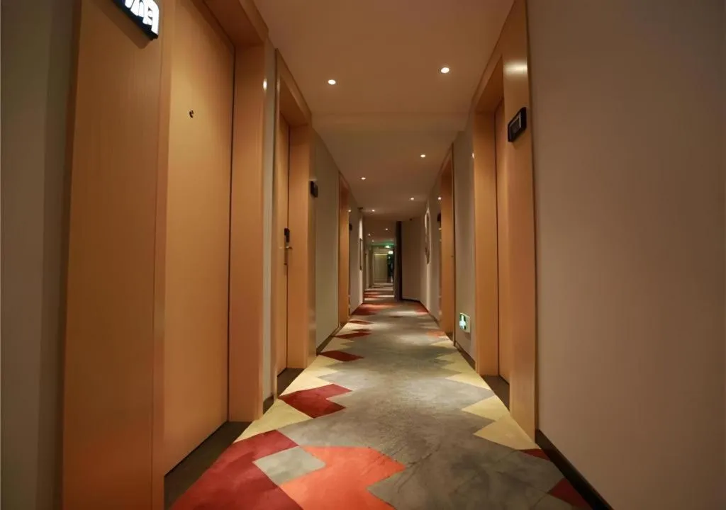 Borrman Hotel Zhuhai Gongbei Port Fuhuali Light Rail