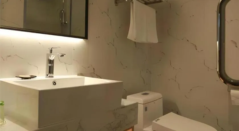 Borrman Hotel Zhuhai Gongbei Port Fuhuali Light Rail