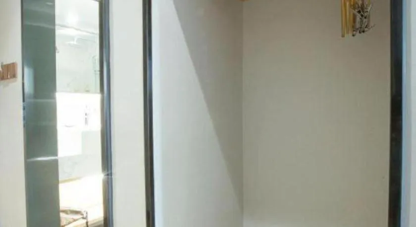 Borrman Hotel Zhuhai Gongbei Port Fuhuali Light Rail