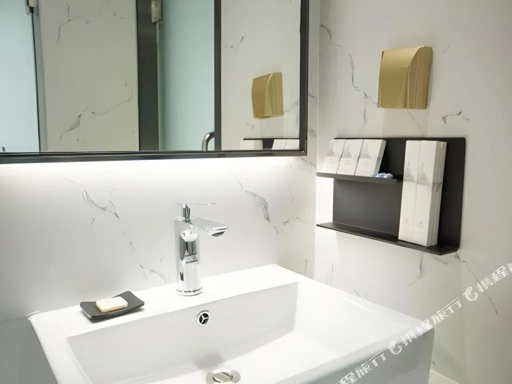 Borrman Hotel Zhuhai Gongbei Port Fuhuali Light Rail