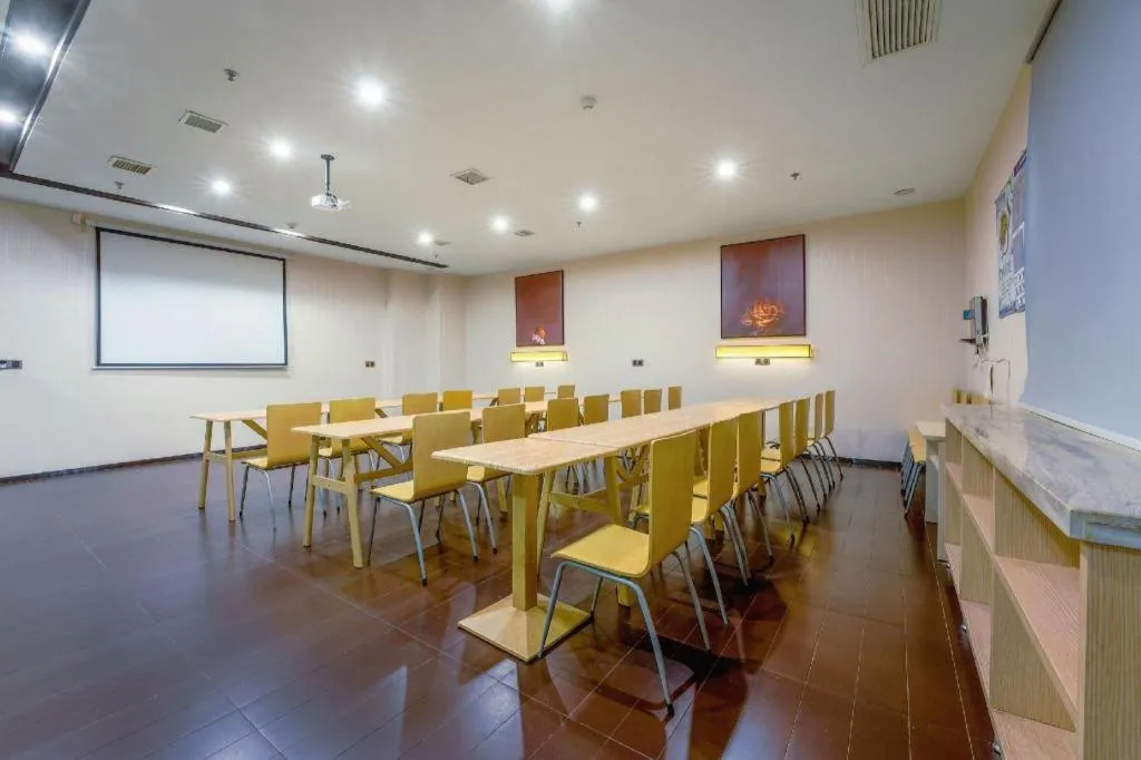 IU Hotel Taiyuan Changfeng West Street The Mixc