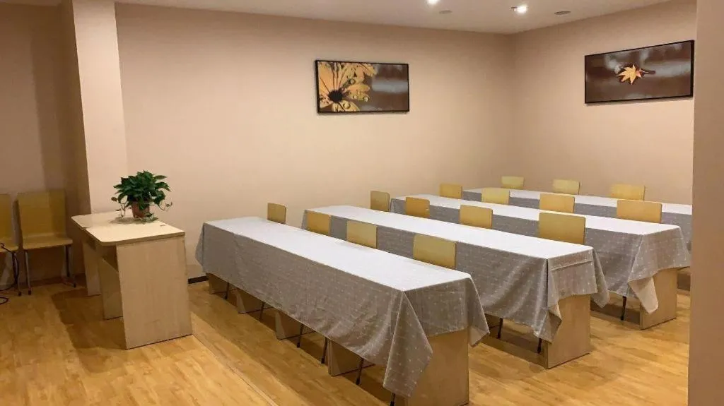 IU Hotel Taiyuan Changfeng West Street The Mixc