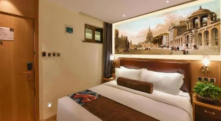 Bed in James Joyce Coffetel Beijing Station