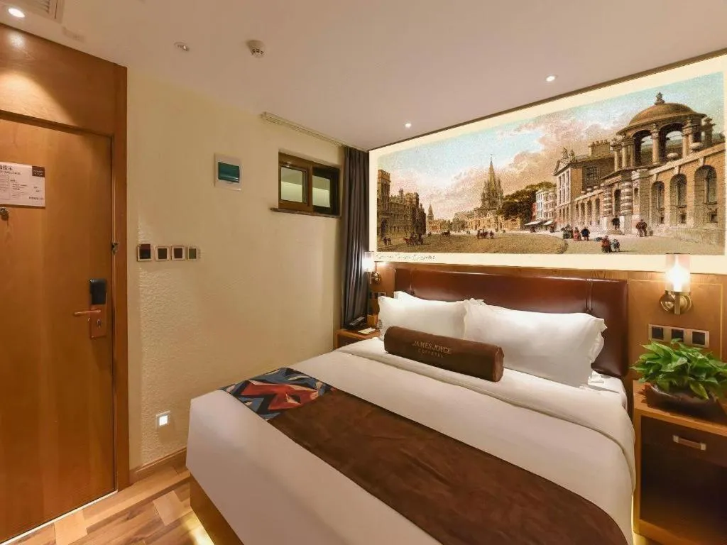 Bed in James Joyce Coffetel Beijing Station