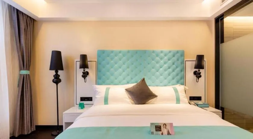 Bed in Xana Hotelle· Dalian Software Park University of Technology