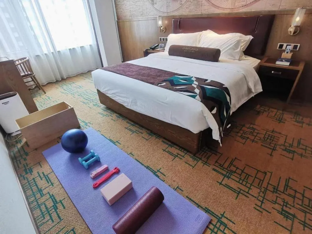 Bed in James Joyce Coffetel Beijing Pinggu Hospital Century Square