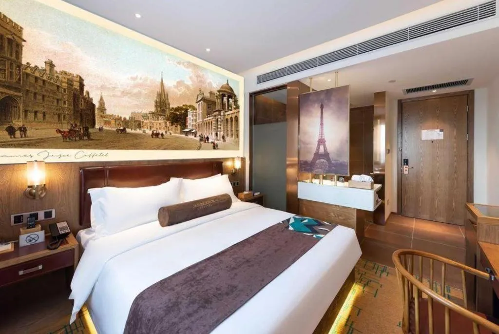 Bed in James Joyce Coffetel Beijing Pinggu Hospital Century Square