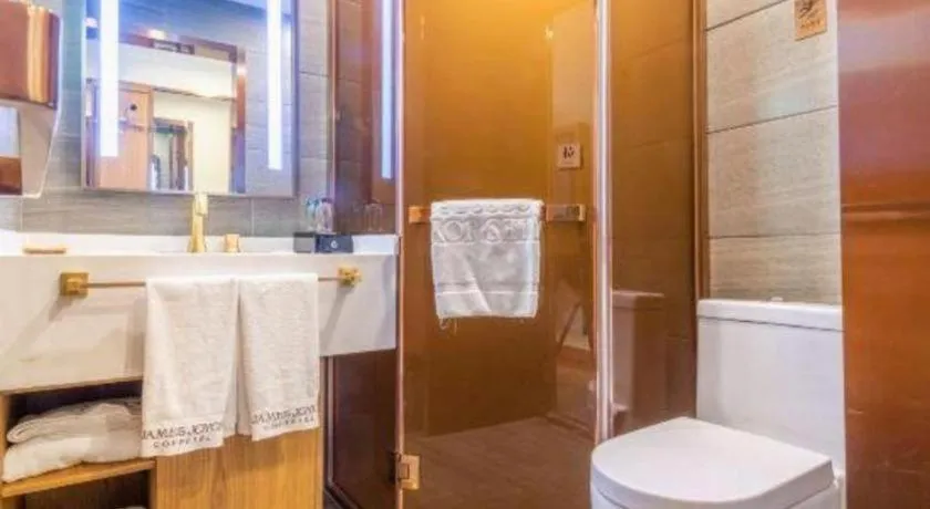 James Joyce Coffetel Harbin Central Street