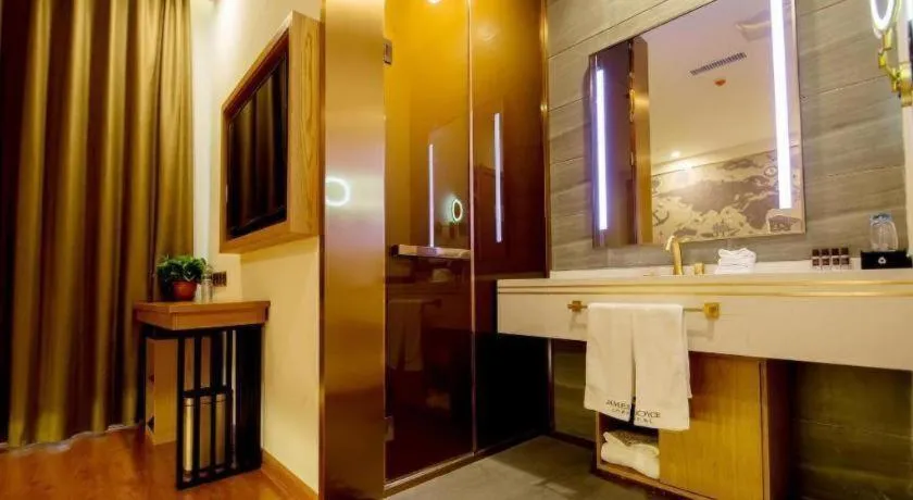 James Joyce Coffetel Harbin Central Street