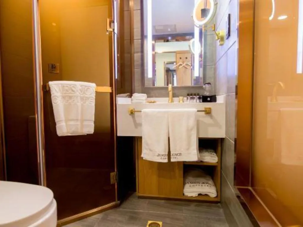 James Joyce Coffetel Harbin Central Street