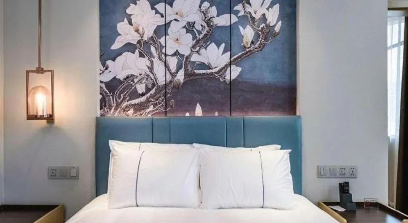 Bed in Magnotel Hotel Dongxing Guomen Port