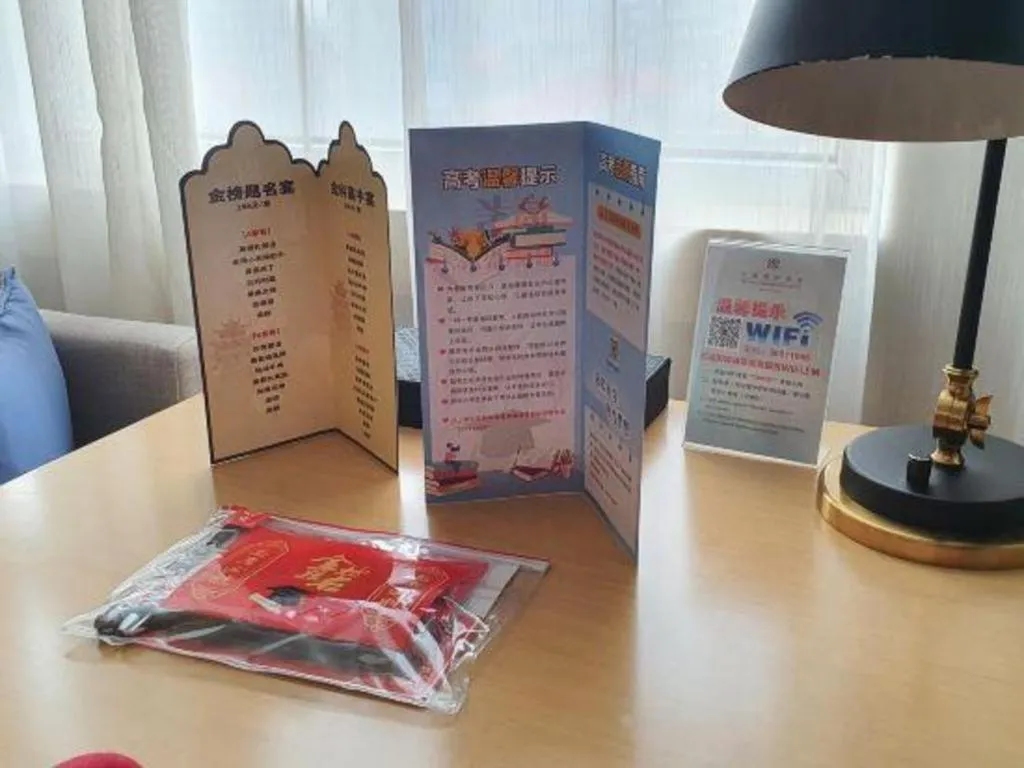 YUN-RAY Ambassador Hotel