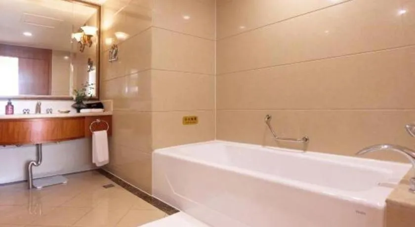 YUN-RAY Ambassador Hotel